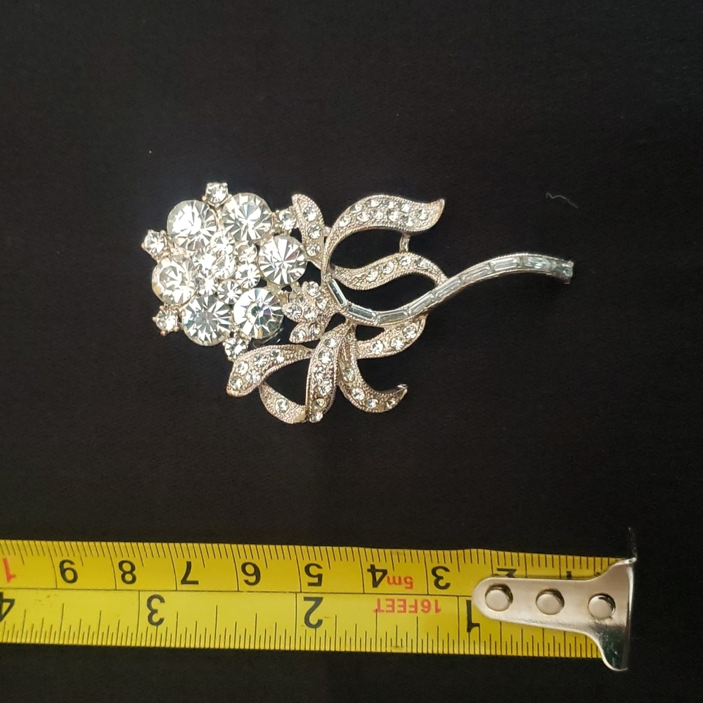 Beautiful Rhinestone Silvertone Rose Pendant - Picture 4 of 4